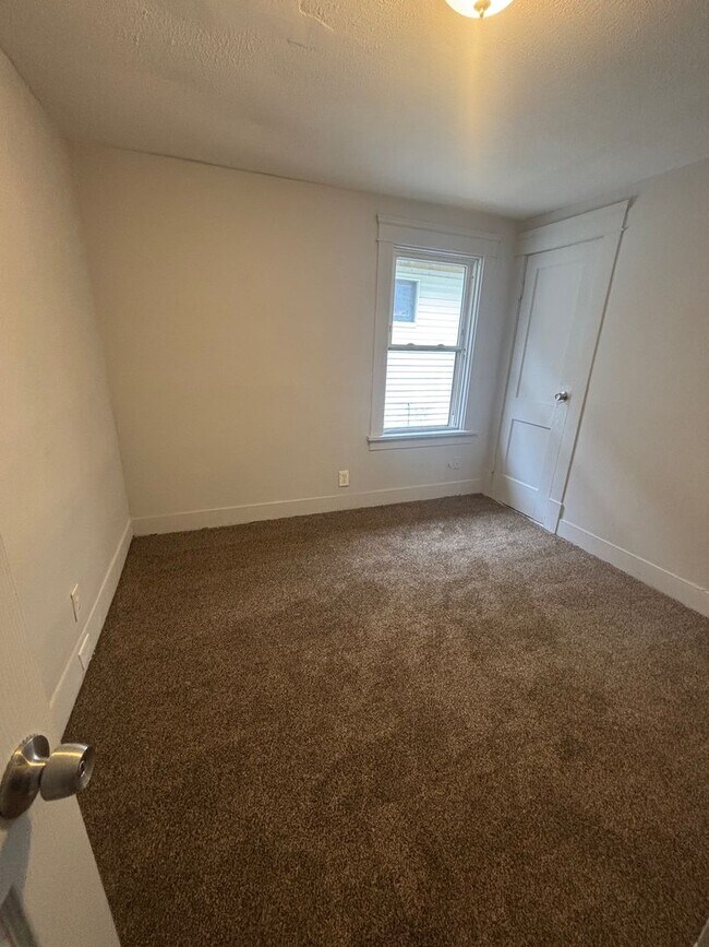 Building Photo - Cleveland North East Single