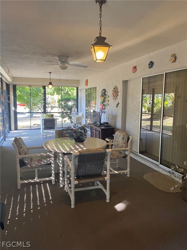 Building Photo - 904 SE 18th St