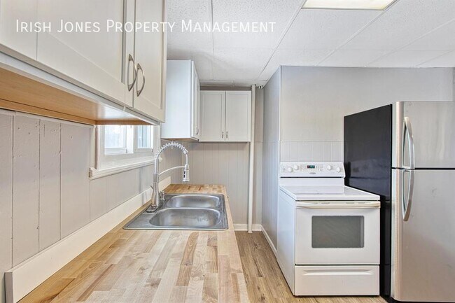 Building Photo - 152 Stevens St