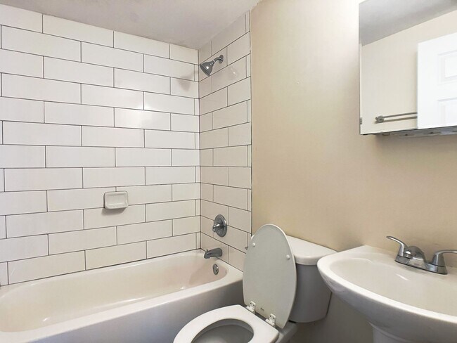 Building Photo - Margaret's Manor - 2 Bedroom, 1 Bathroom i...