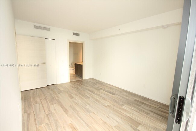 Building Photo - 801 S Miami Ave