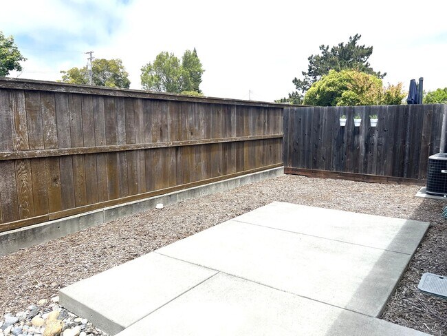 Building Photo - 460 Lindberg Cir