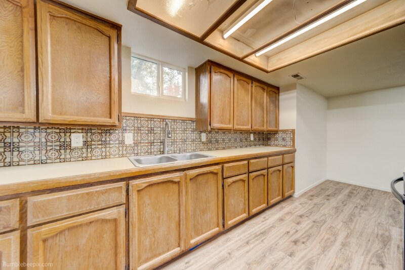 Primary Photo - 101 E Miller Ave