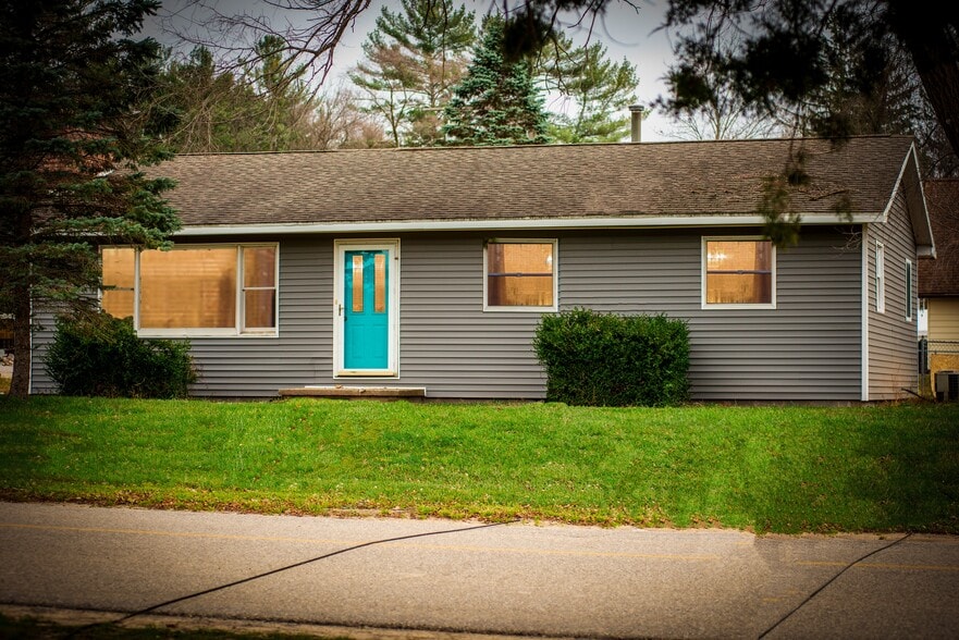 More picture to come soon. - 351 W Center St