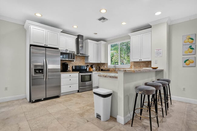 Building Photo - 1705 NE 11th St