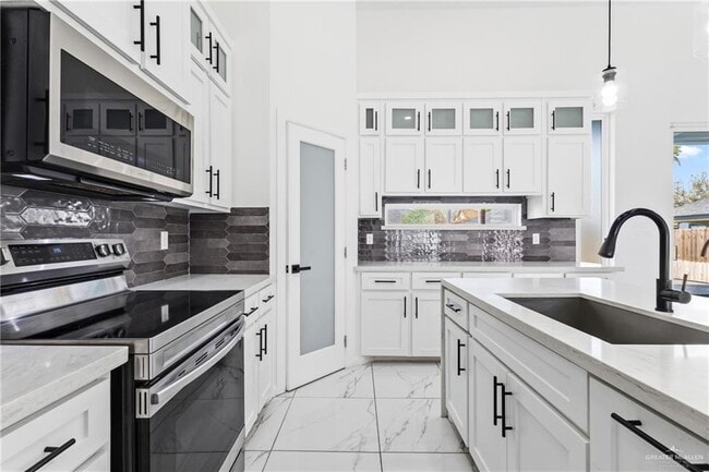 Building Photo - 22 N Chula Vista St