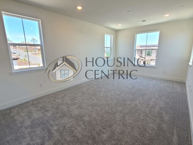 Building Photo - Luxurious Newer Construction Rental Home I...