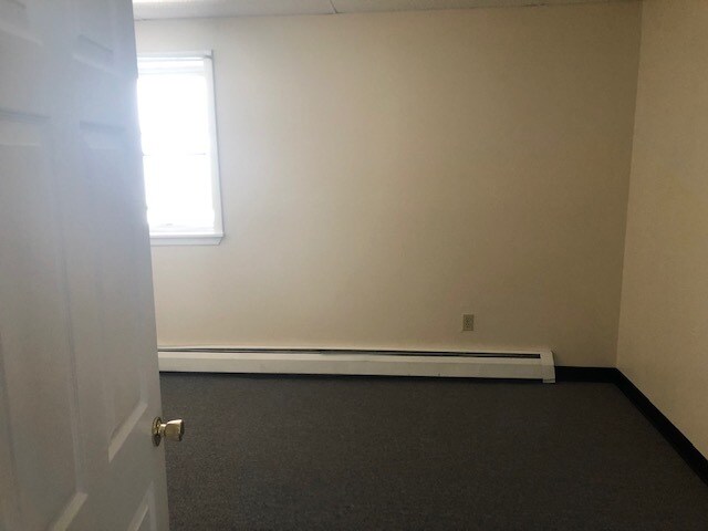 Building Photo - 11 Locust St