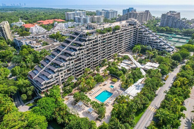 Building Photo - 151 Crandon Blvd