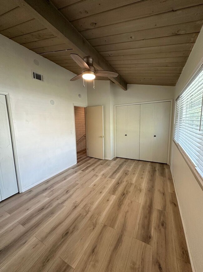 Building Photo - 2 Bedroom Condo - La Mesa
