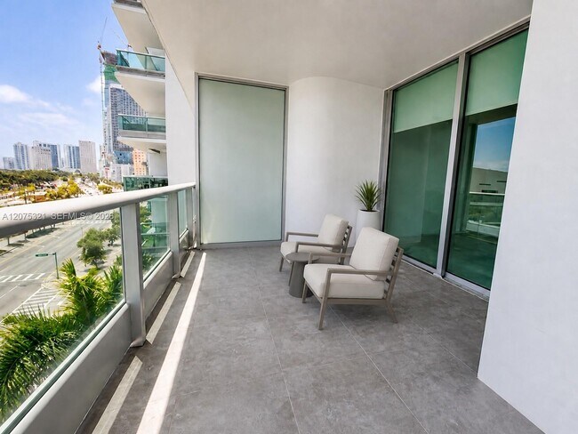 Building Photo - 900 Biscayne Blvd