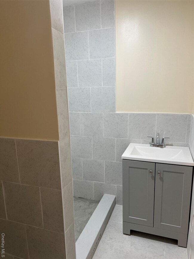 Building Photo - 32 Wellington St