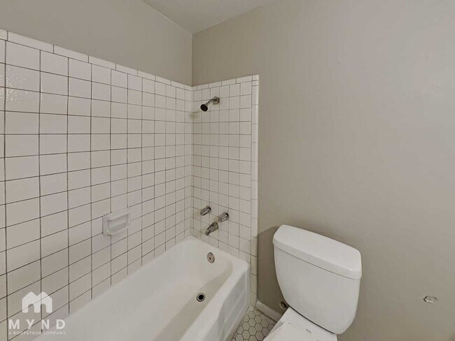 Building Photo - 537 E Laguna Dr