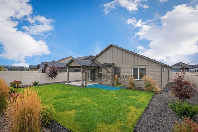 Building Photo - 3 Bedroom 2 Bath Home with 2-Car Attached ...