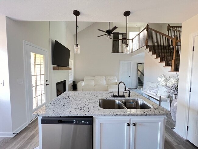 Building Photo - Beautiful Home Coming Soon!