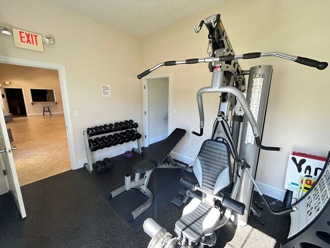 Building Photo - 2157 Kennington Pkwy N