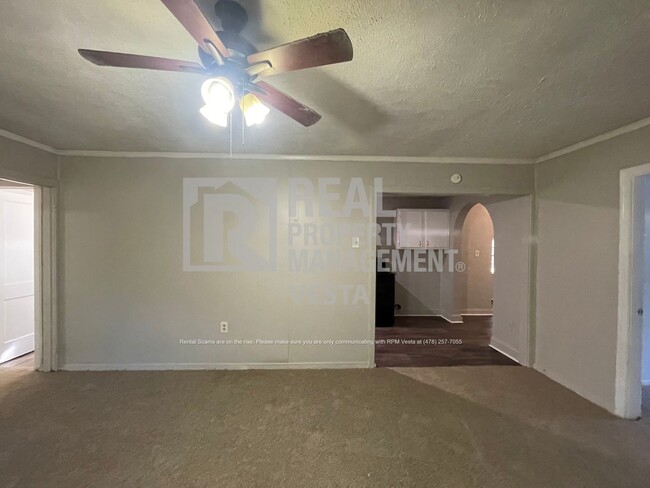 Building Photo - Spacious Three Bedroom House in South Macon