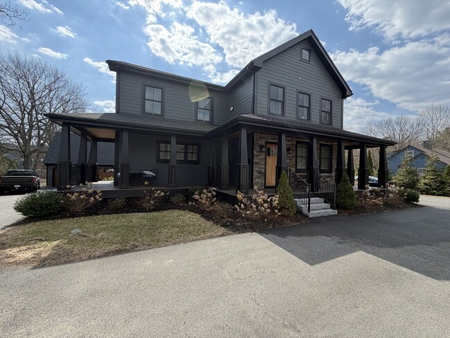 Building Photo - 324 East St