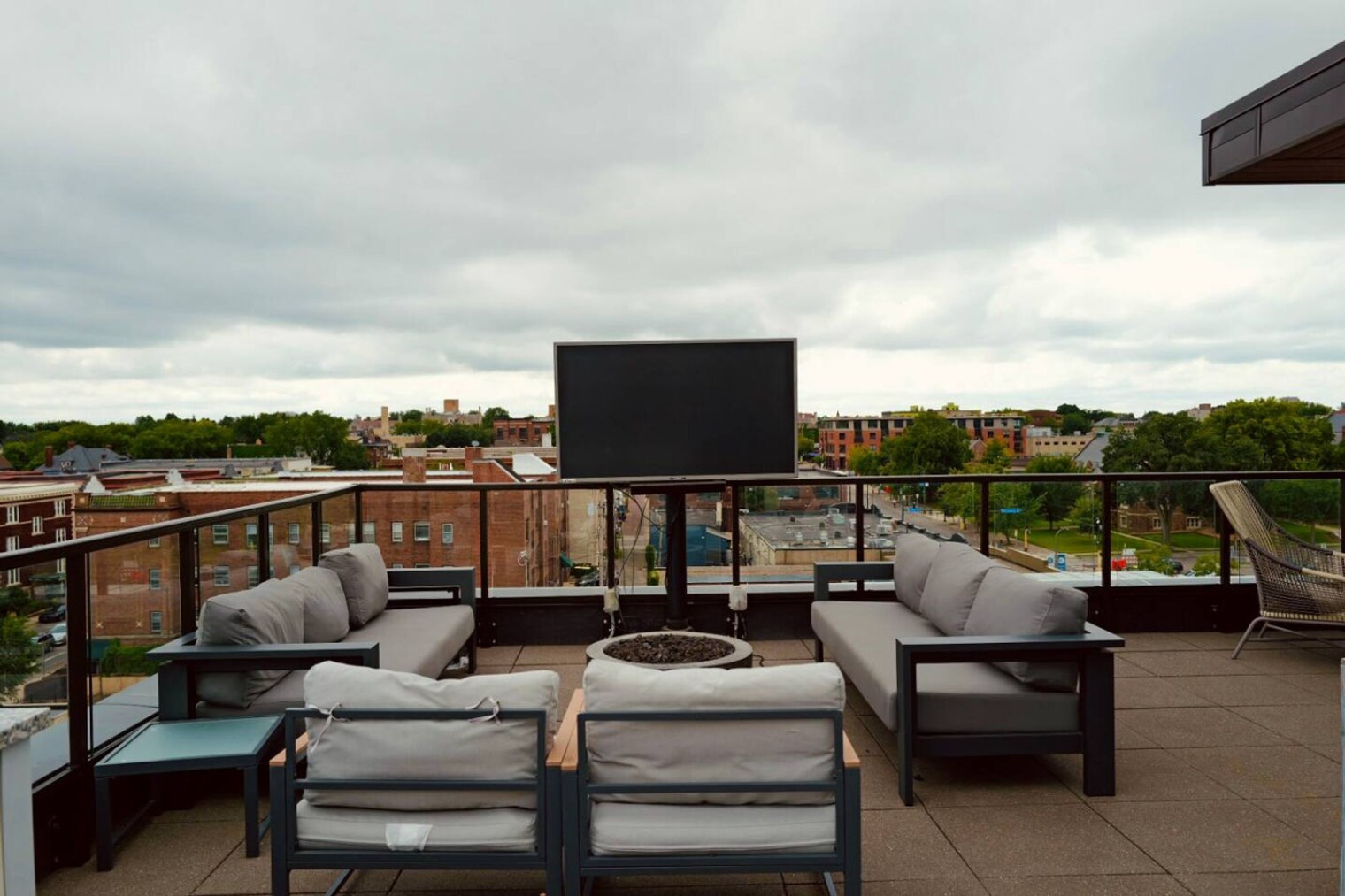 Building Photo - 10 E 18th St