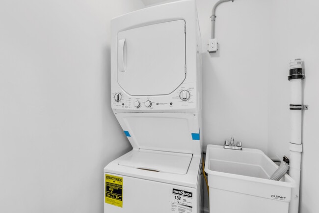 Building Photo - 298 Liberty St