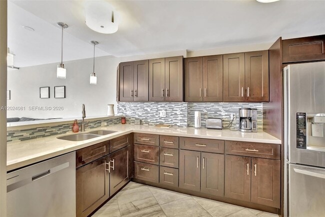 Building Photo - 3000 E Sunrise Blvd