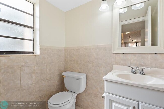 Building Photo - 3550 Blue Lake Dr