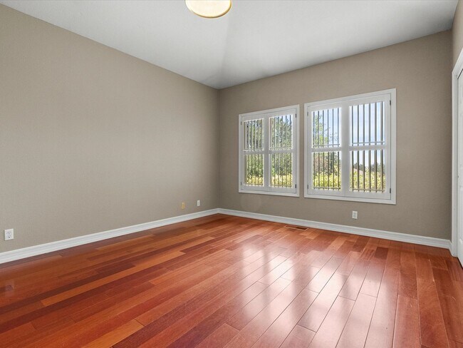 Building Photo - Fieldcreek Gem