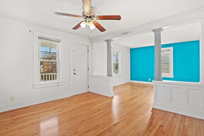 Building Photo - 7 George St