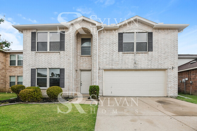 Building Photo - Large 4BR colonial with attached garage