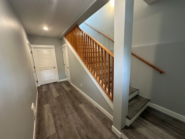 Building Photo - 3501 Sussex Dr