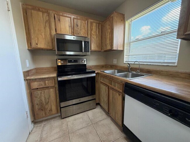 Building Photo - 4240 Pershing Pointe Pl