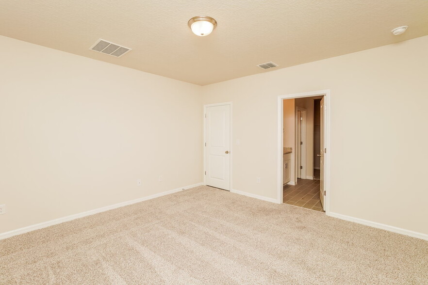 Building Photo - 39013 Harlow Rose Dr