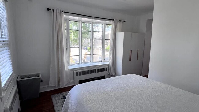 Building Photo - 21 Bullocks Point Ave