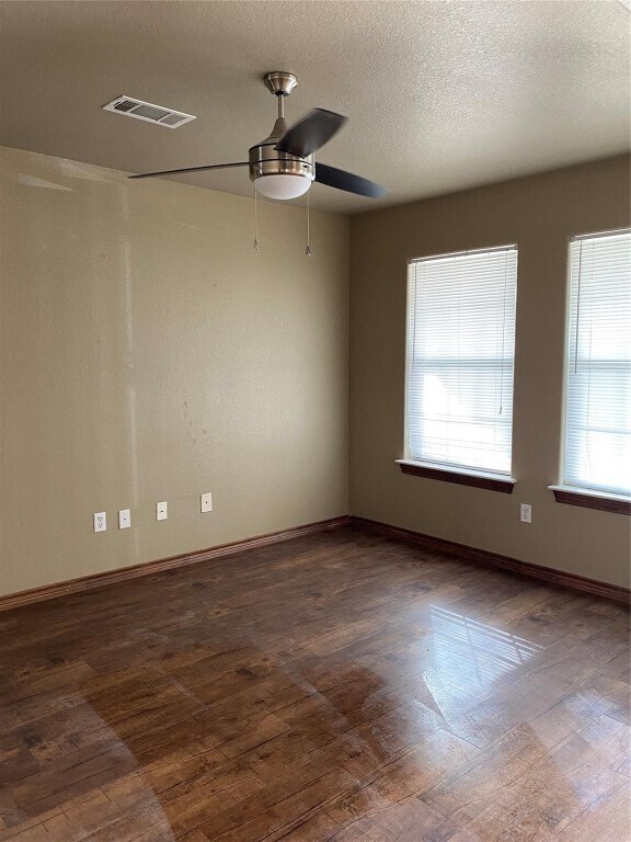 Building Photo - 10910 Shady Oaks Dr