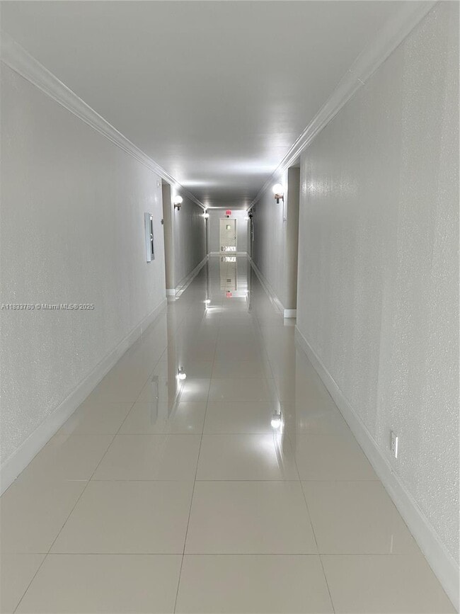 Building Photo - 200 Lakeview Dr