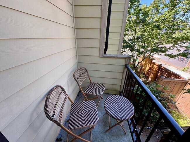 Building Photo - Lichton Springs Townhome