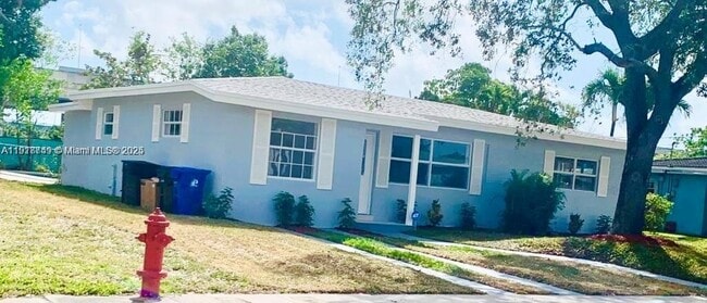 Building Photo - 1810 SW 22nd Ave