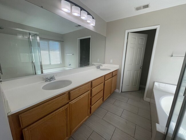 Building Photo - Adelanto- Beautiful 4 Bedrooms, 2.5 Bathro...