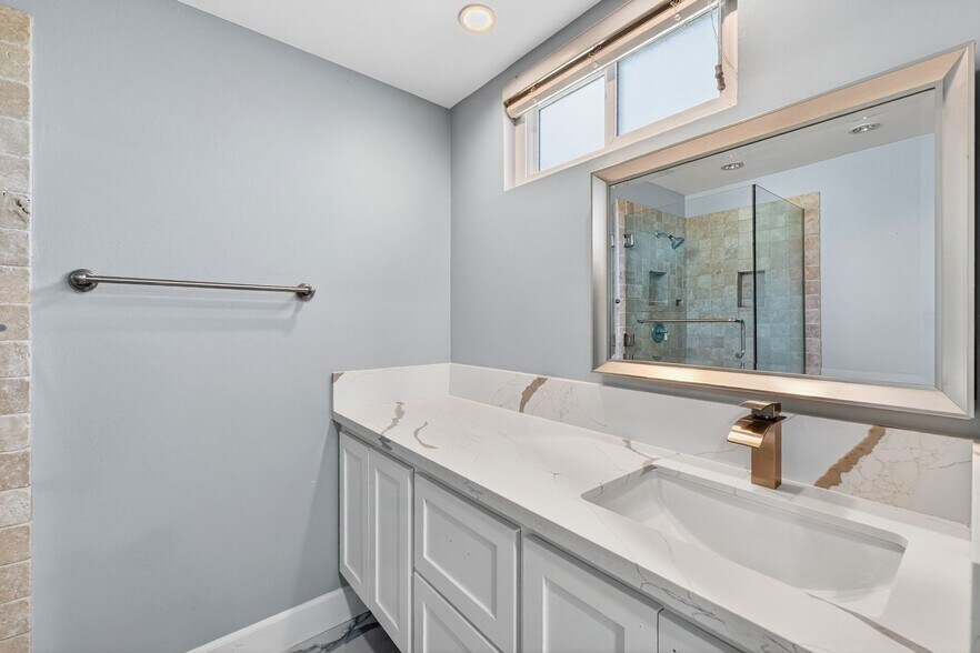 Building Photo - 2381 N Bellflower Blvd