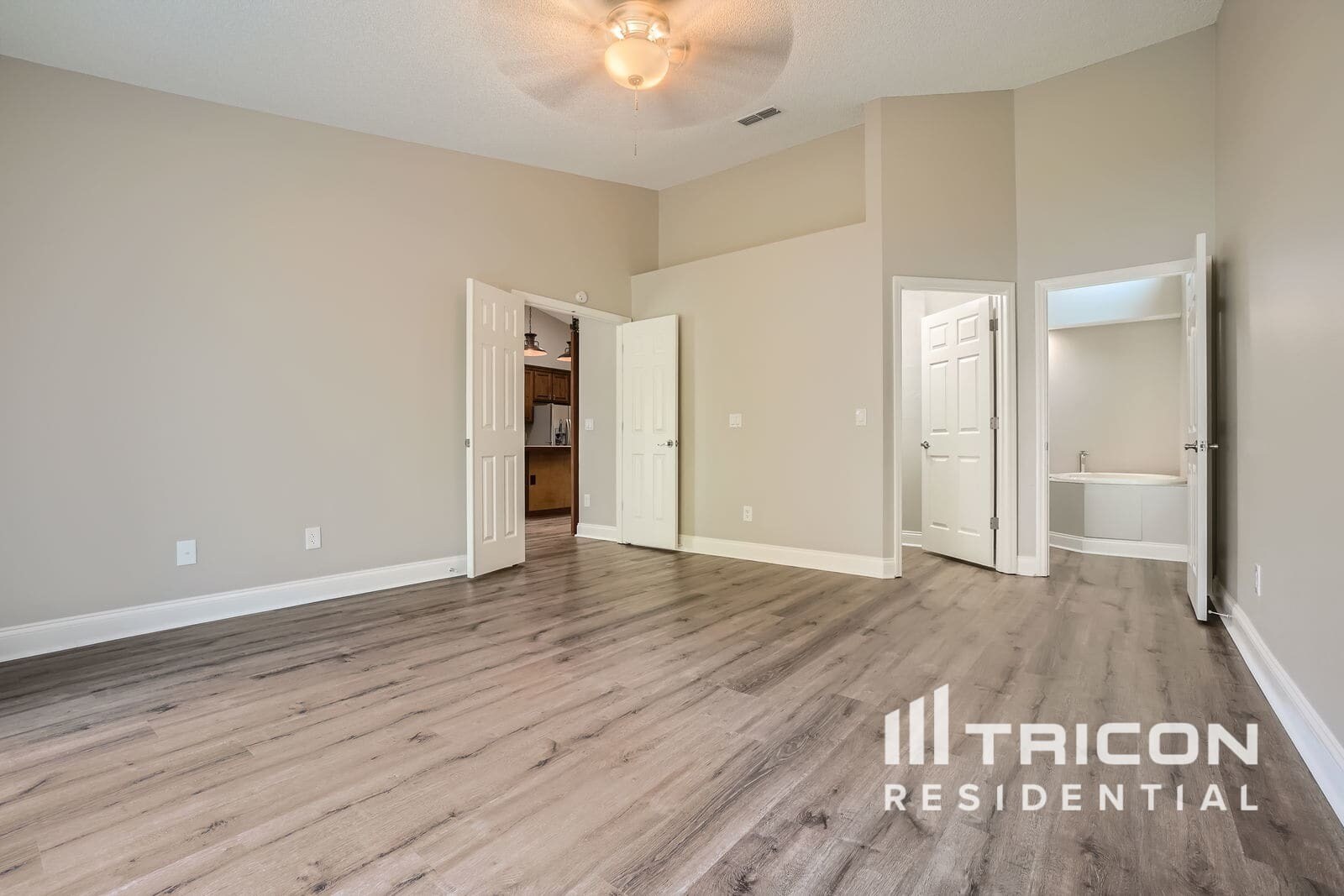 Building Photo - 7049 Sawmill Cir