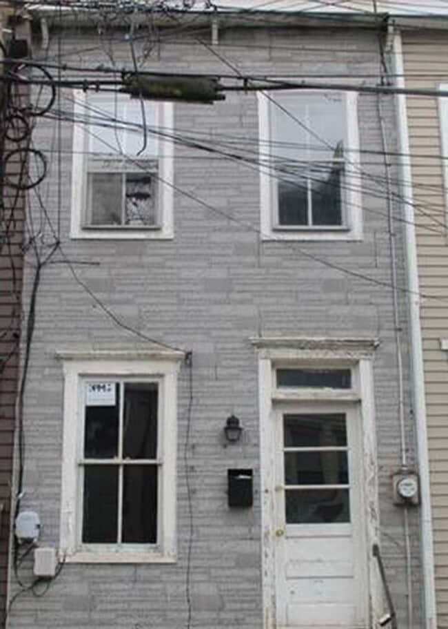 Building Photo - 3-Bedroom/1-Bathroom Home in Allentown