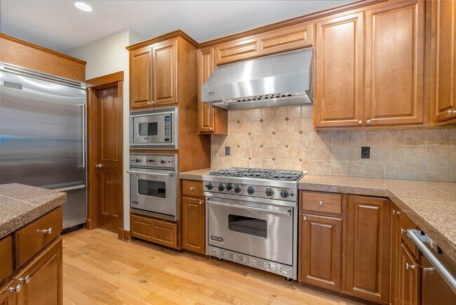 Building Photo - 23530 NE 13th Pl