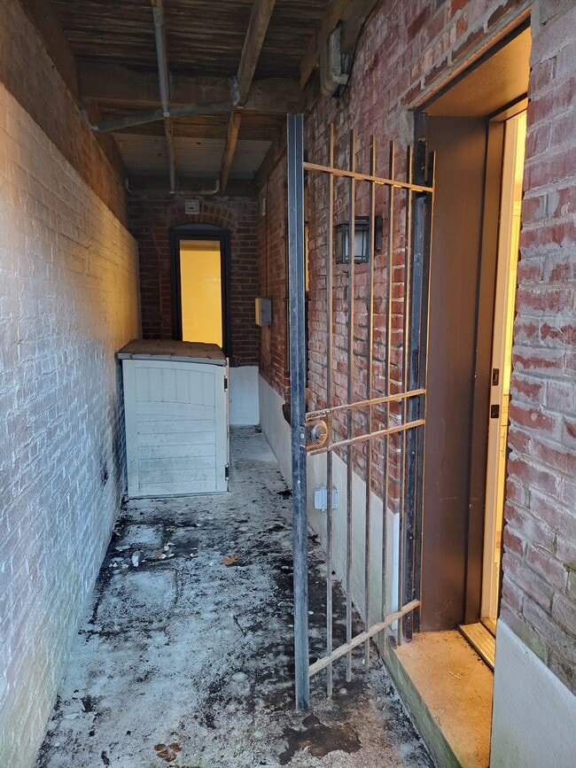 Building Photo - 210 8th St SE