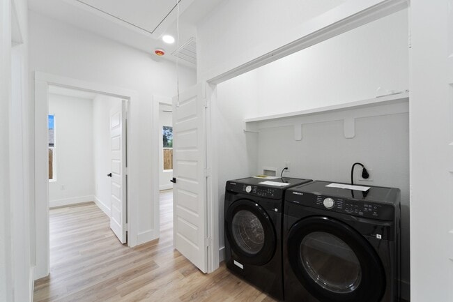 Building Photo - 821 Empire St