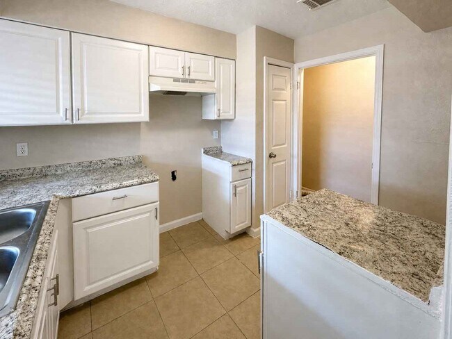 Building Photo - 8710 Parkway Forest Dr