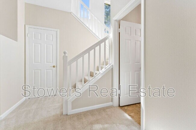 Building Photo - 137 Woodcrest Dr