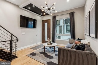 Building Photo - 1514 S Bambrey St