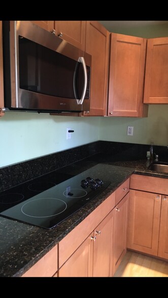 Building Photo - 1008 NE 11th St - Side Unit