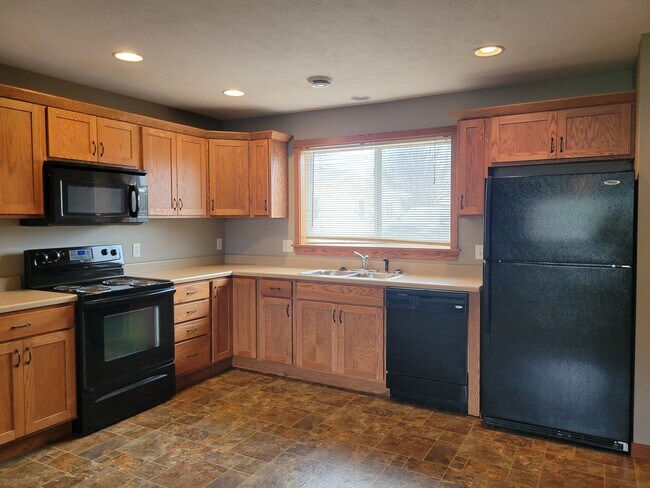 Building Photo - 720 Brooklawn Dr