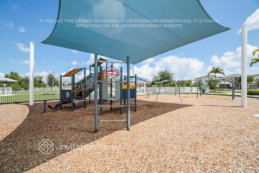 Building Photo - 15545 Miller Creek Dr